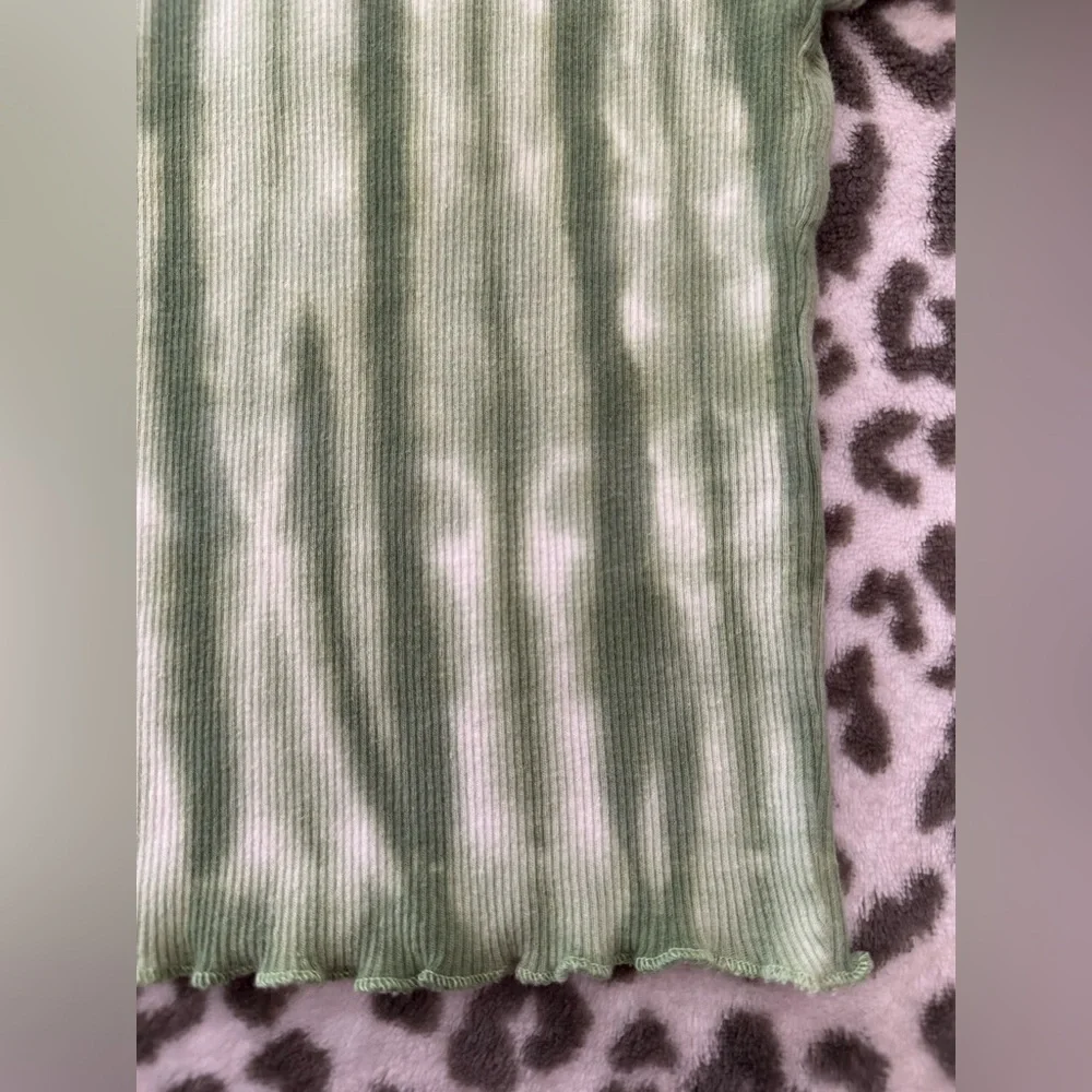 The Children’s Place Tie Dye One Of A Kind Graphic Tee in Green Size 18 Months